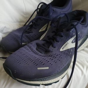 Brooks Men's Ghosts 13 size 11.5